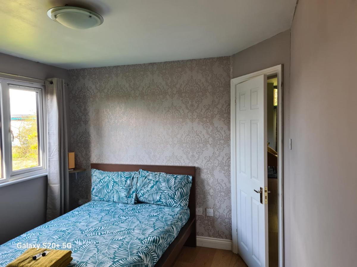 The Reading Whole Chalet With Lake And Two Acre Gardens Extérieur photo