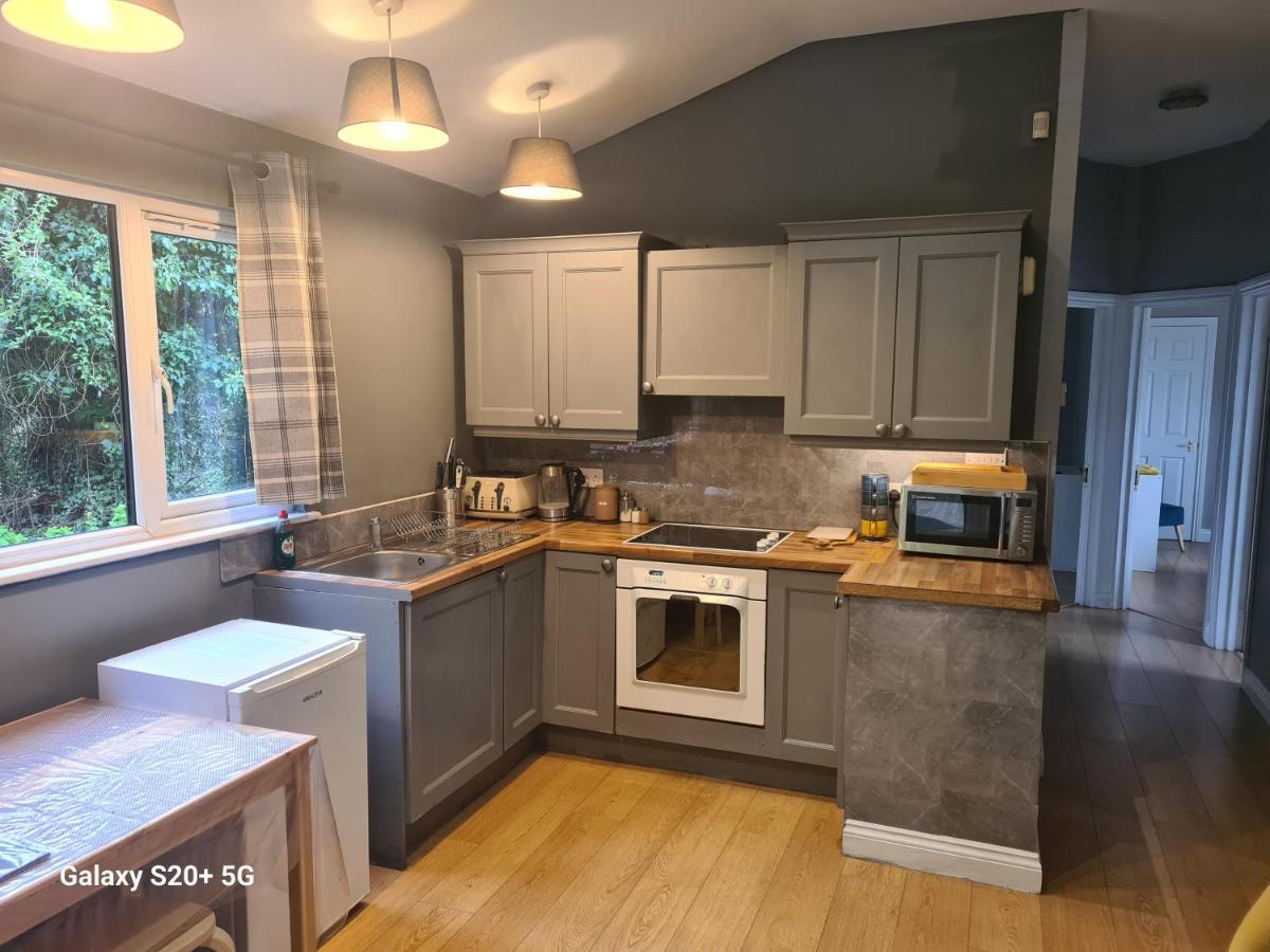 The Reading Whole Chalet With Lake And Two Acre Gardens Extérieur photo